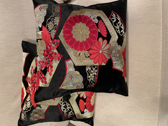 3098豪華な刺繍から作った正絹クッションカバー 2枚セットお正月、プレゼントに 2345豪華刺繍の袋帯リメイク 正絹クッションカバー2枚セット お正月に