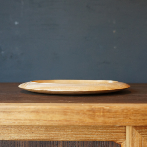 形が個性的なはちみつ色の 天然木の皿 【木 皿 木製 食器】＃042 トチ