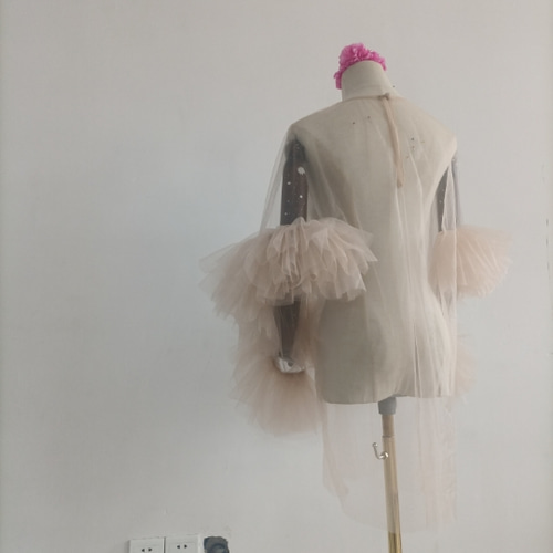 大好評中！ラッフルモチーフのチュールトップス ベージュボレロ ドレス  