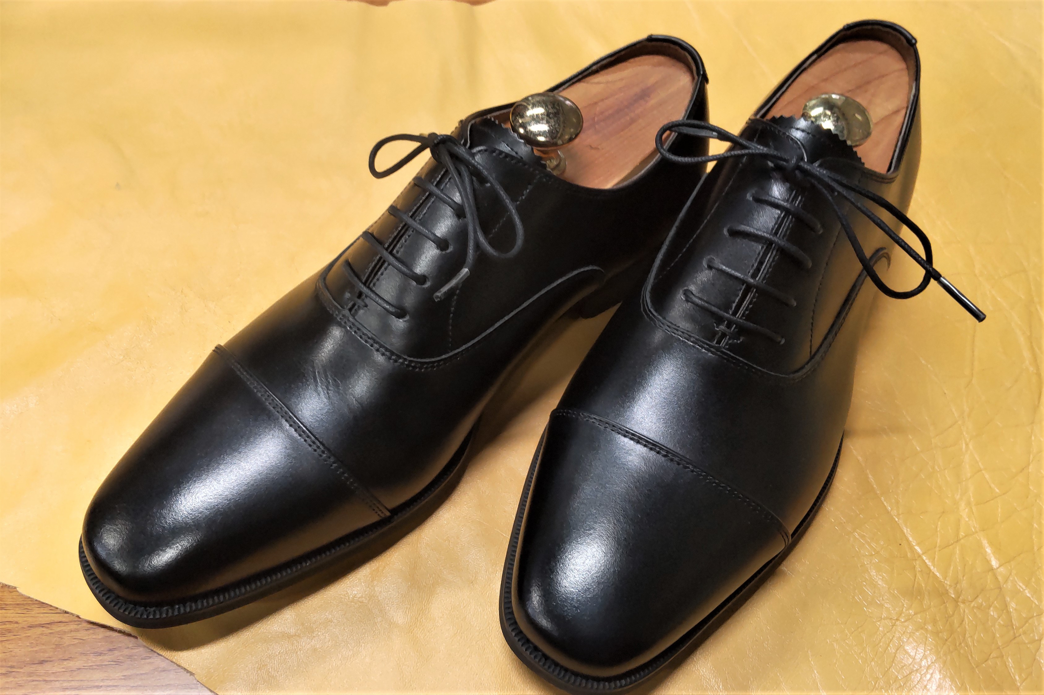 牛革　ビジネスシューズ　ストレートチップ　ブラック（冠婚葬祭）