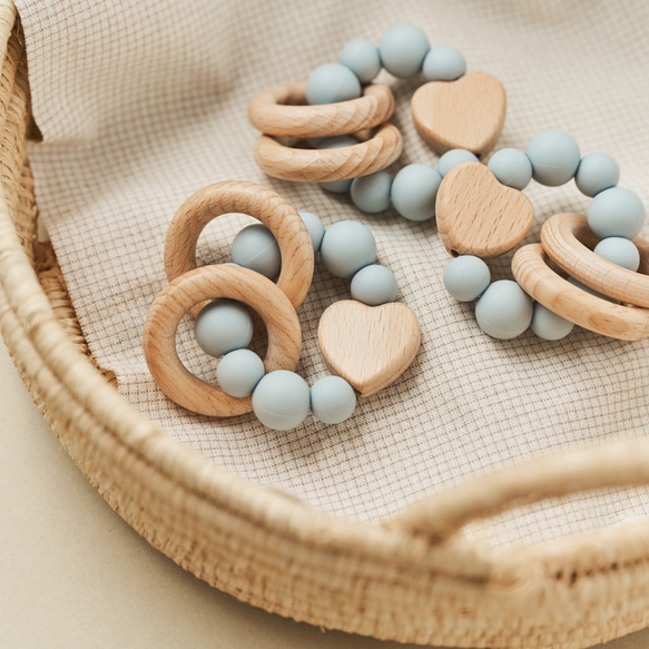 【名入れ無料！】木製歯固めリング ハート 4カラー 木製 名入れ 誕生日 ベビー 木製玩具 出産祝い ギフト ウッドトイ 14枚目の画像