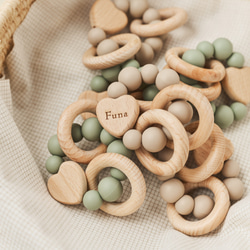 【名入れ無料！】木製歯固めリング ハート 4カラー 木製 名入れ 誕生日 ベビー 木製玩具 出産祝い ギフト ウッドトイ 7枚目の画像