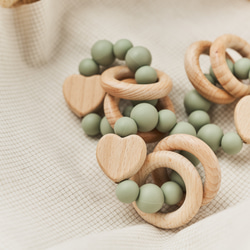 【名入れ無料！】木製歯固めリング ハート 4カラー 木製 名入れ 誕生日 ベビー 木製玩具 出産祝い ギフト ウッドトイ 9枚目の画像