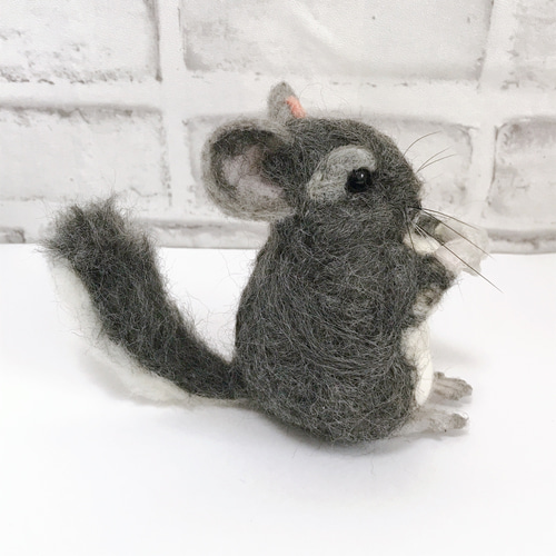 羊毛フェルト　チンチラ(グレー) チンチラの羊毛フェルトマスコット（グレー） 羊毛フェルト