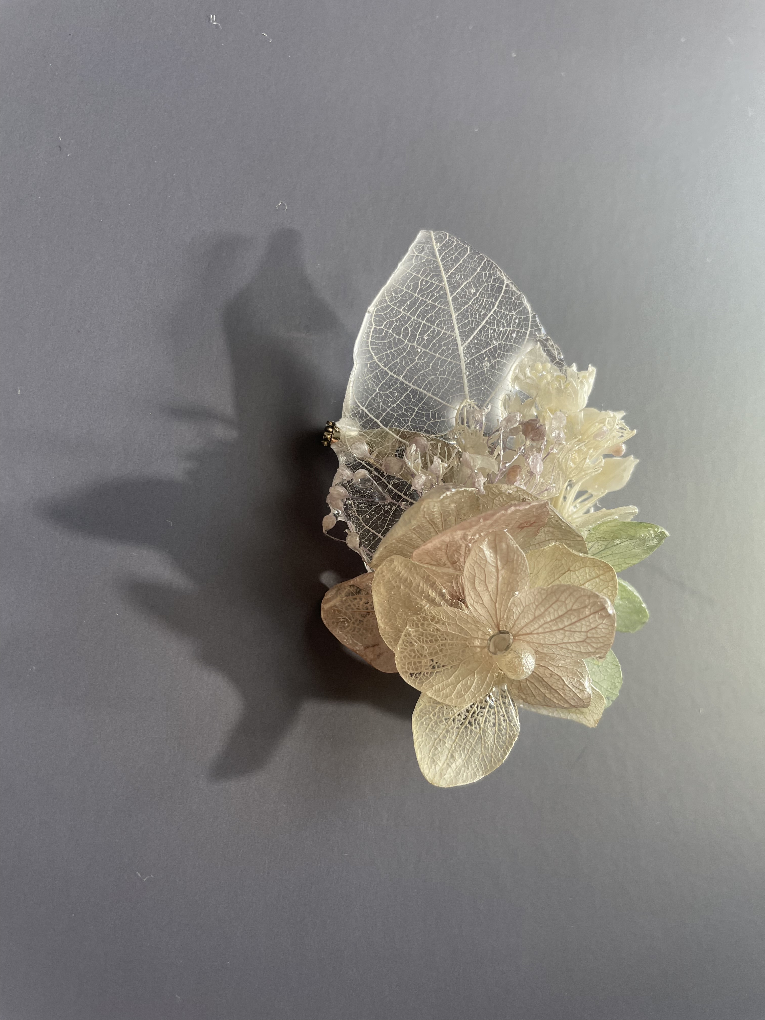 リーフと紫陽花のブローチ