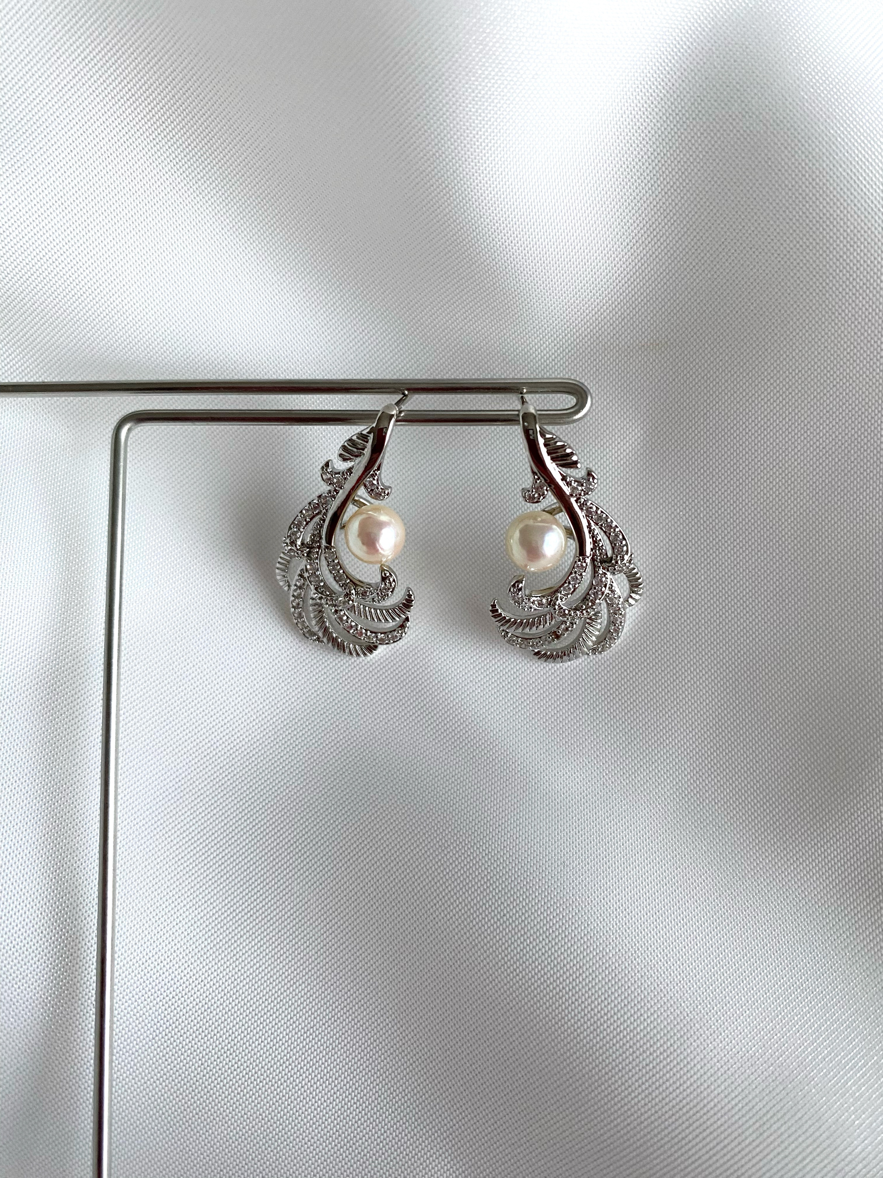 akoya pearl feather motif ピアス