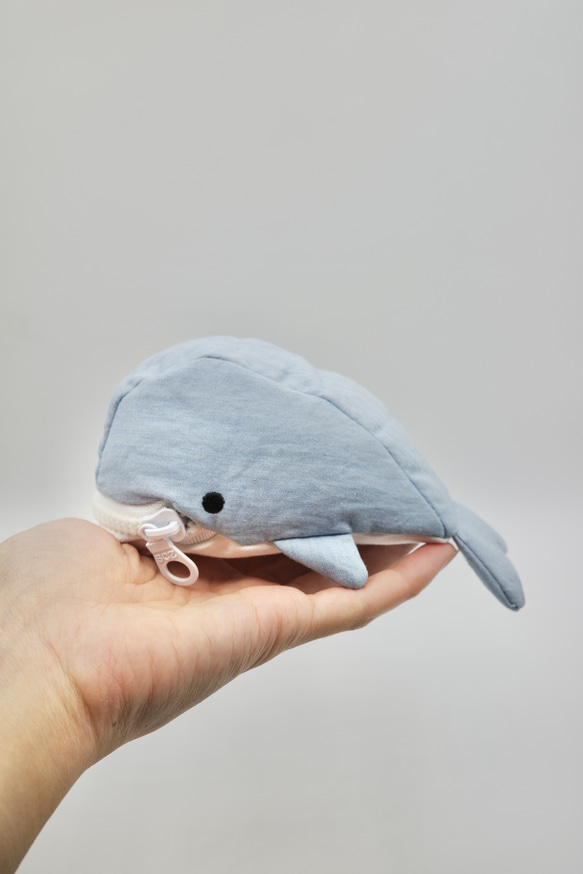 mini Whale Pouch (Light Blue) 食いしん坊くじら小物入れ 1枚目の画像