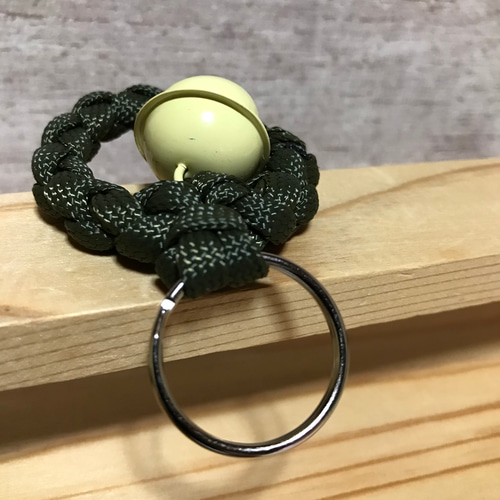 89・自転車鍵用等に鈴付きまぁるいパラコードキーホルダーハンドメイド