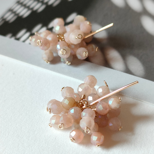 14kgf葡萄ミルクコーティングムーンストーン・フラワーカービングピアス 14kgf葡萄ミルクコーティングムーンストーン・フラワーカービングピアス