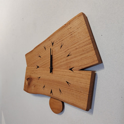 壁掛け振り子時計　【ギフト対応･名入れ可】　～クリ材･２枚合わせ･横型･V文字～ 4枚目の画像