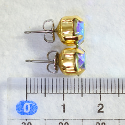 施華洛世奇稀有彩色水鑽耳環（8毫米，橄欖石藍色極光，鈦柱） 第5張的照片