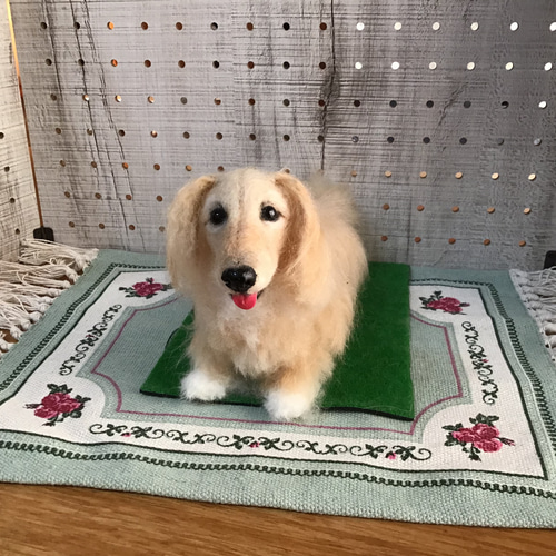 ミニチュアダックス（クリーム） 羊毛フェルト コーギー大好き