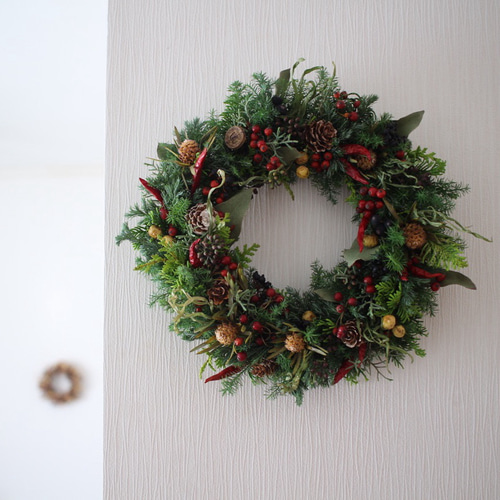 バラの実と木の実たっぷりクリスマスリース＊グリーンwreathe