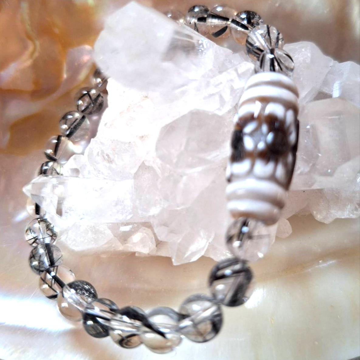 珍しい白瑪瑙彫刻‼️二眼天珠さんのブレスレット