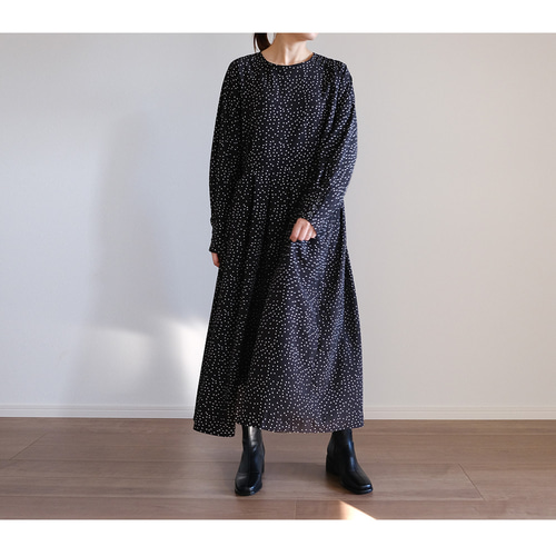 水玉模様の長袖ワンピース 楽天市場】水玉 ワンピース（長さ（袖）長袖）（レディース
