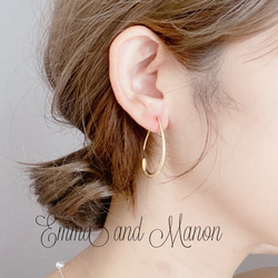 K16gp 大ぶり　マットゴールド　フック　シンプルピアス 2枚目の画像