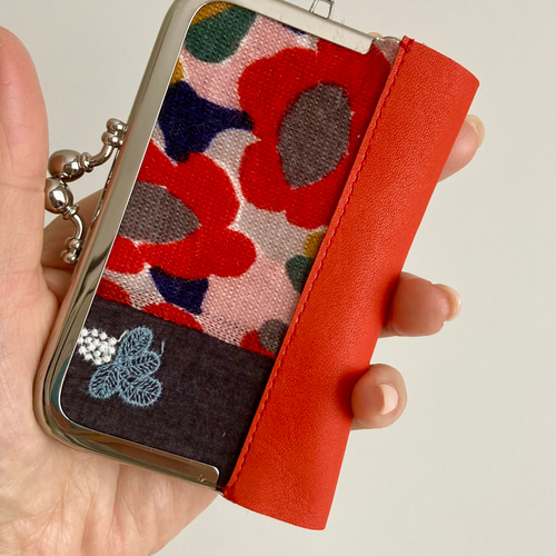 小さながま口財布*mina perhonen 赤い花柄が可愛いミナ 小さながま口財布*mina perhonen 赤い花柄が可愛いミナ