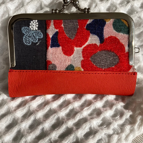小さながま口財布*mina perhonen 赤い花柄が可愛いミナ 小さながま口財布*mina perhonen 赤い花柄が可愛いミナ