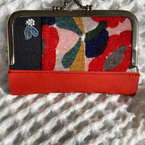 小さながま口財布*mina perhonen 赤い花柄が可愛いミナ 小さながま口財布*mina perhonen 赤い花柄が可愛いミナ