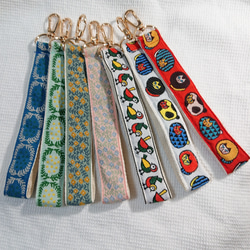 刺繍リボンのスマホハンドストラップ☆キーホルダー≪金具ゴールド≫ 2枚目の画像