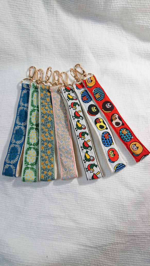 刺繍リボンのスマホハンドストラップ☆キーホルダー≪金具ゴールド≫ 2枚目の画像
