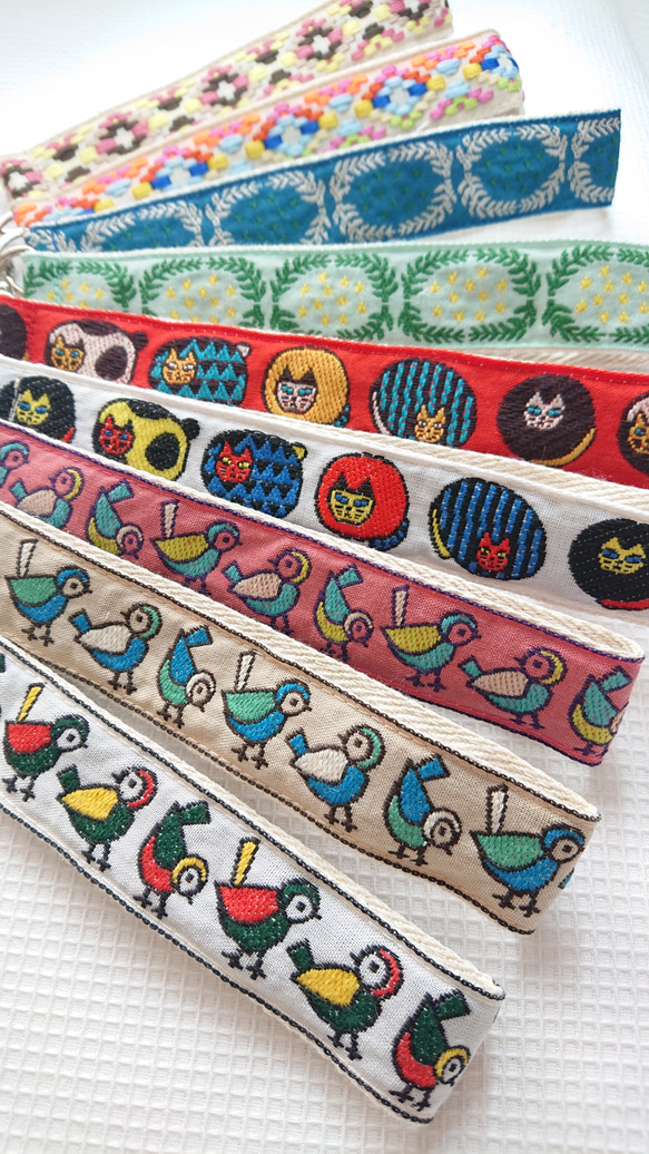 刺繍リボンのスマホハンドストラップ☆キーホルダー≪金具ゴールド≫ 3枚目の画像