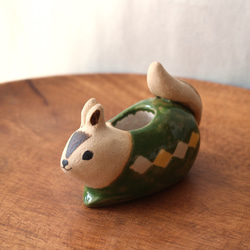 陶器で作った リスの小さな花入れ ( 緑色 ) 3枚目の画像