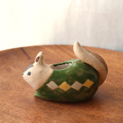 陶器で作った リスの小さな花入れ ( 緑色 ) 2枚目の画像
