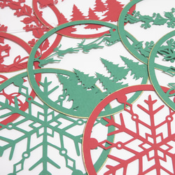 【 クリスマスオーナメント 】赤緑 Christmasカラー 切り絵の飾り　ウェルカムスペースや店舗装飾にも！ 3枚目の画像