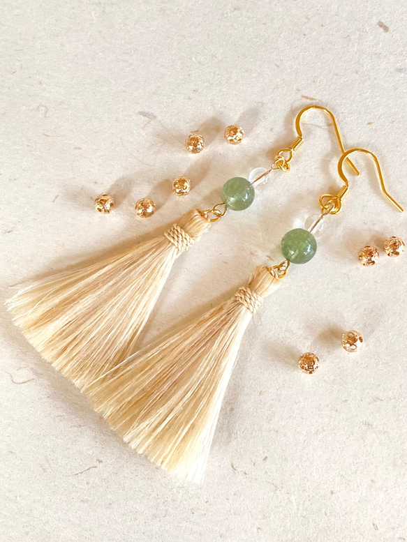 精麻タッセルピアス　グリーンアパタイト&水晶 ☆gold color 1枚目の画像