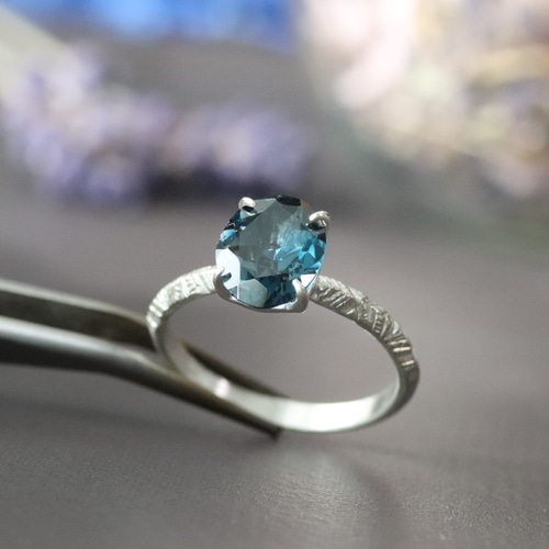 さくらインカット✦ロンドンブルートパーズ✦フリーリング✦S925 ロンドンブルートパーズ きらめく深いブルーのしずく 2.5ct シルバー