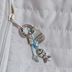 "fish and marble" keyring/ stone 選べる天然石 ＆ カスタムチャーム キーホルダー 1枚目の画像