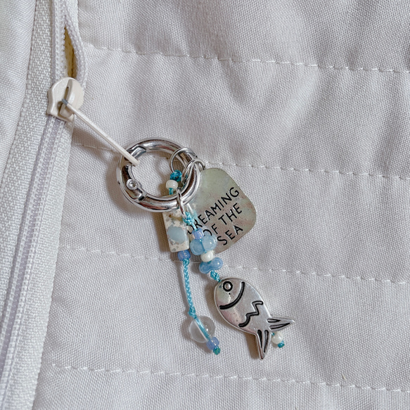 "fish and marble" keyring/ stone 選べる天然石 ＆ カスタムチャーム キーホルダー 1枚目の画像