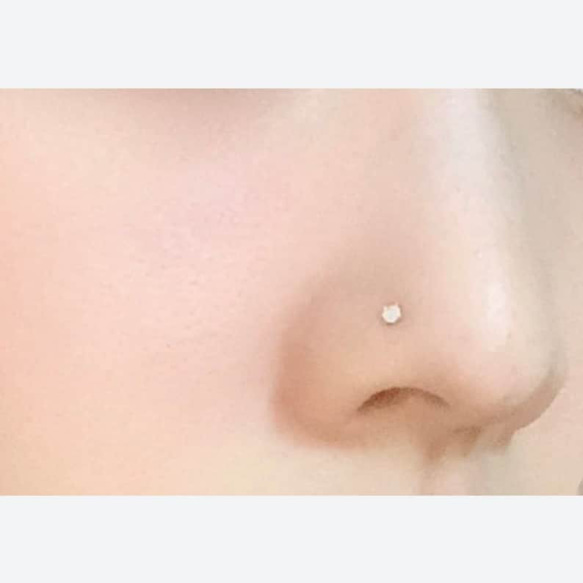 14K金 ゴールド Cz, MOISSANI, ダイヤモンド 鼻ピアス ノーズピアス ス タッド 孔 ネジ穴 ピアス 4枚目の画像