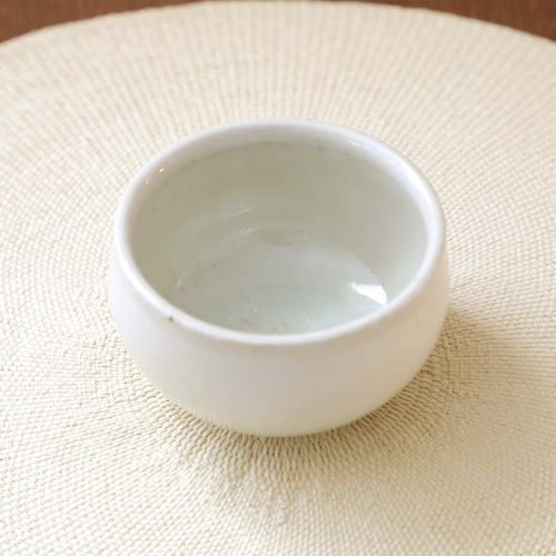 outlet] 白陶土と藁灰釉のお湯のみ ＊ 1 湯呑み TSUCHI-HANAKI