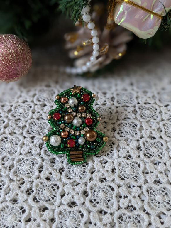 クリスマスツリー　グリーン　ビーズ刺繍ブローチ 6枚目の画像