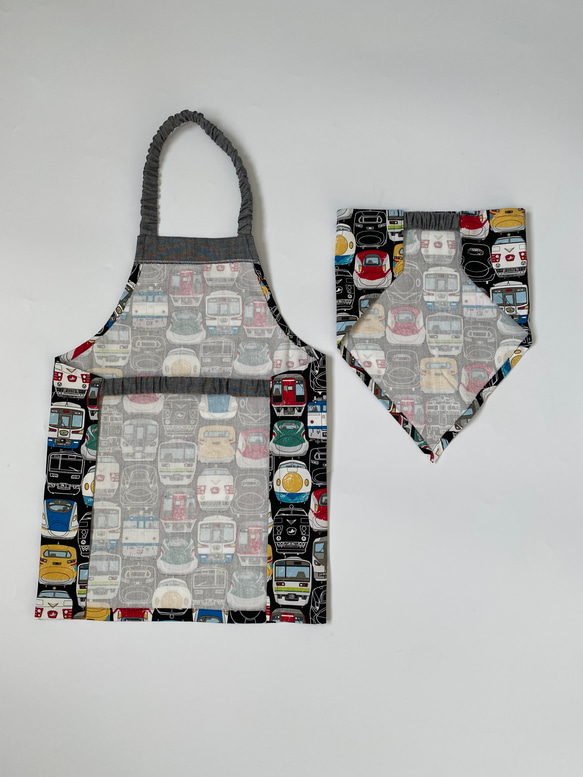 電車フェイス黒⭐︎100〜110子供エプロン、三角巾、巾着の３点セット　 3枚目の画像