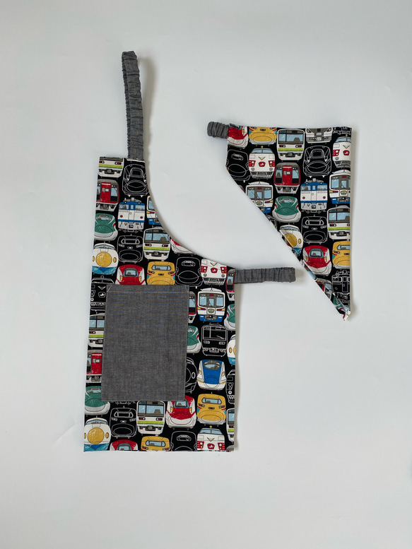 電車フェイス黒⭐︎100〜110子供エプロン、三角巾、巾着の３点セット　 2枚目の画像