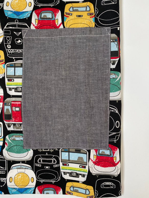 電車フェイス黒⭐︎100〜110子供エプロン、三角巾、巾着の３点セット　 4枚目の画像