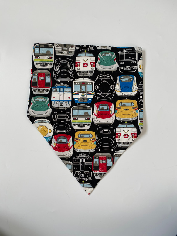 電車フェイス黒⭐︎100〜110子供エプロン、三角巾、巾着の３点セット　 6枚目の画像