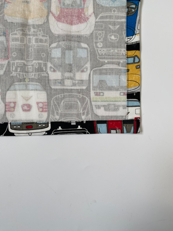 電車フェイス黒⭐︎100〜110子供エプロン、三角巾、巾着の３点セット　 5枚目の画像