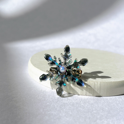 偏光結晶のブローチ / 雪 / レジン ブローチ 華昇 優羽 通販 16890652