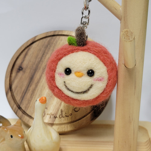 りんご頭巾ちゃんキーホルダー(羊毛フェルト作品) その他アクセサリー