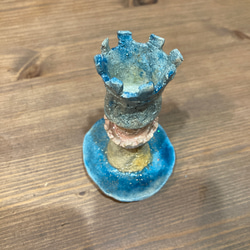 キャンドル立てになる陶器の塔 2枚目の画像