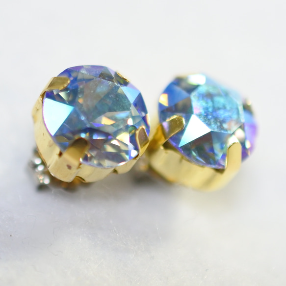 施華洛世奇閃光效果水鑽耳環（8 毫米，淺藍寶石閃光，鈦金屬耳環） 第3張的照片