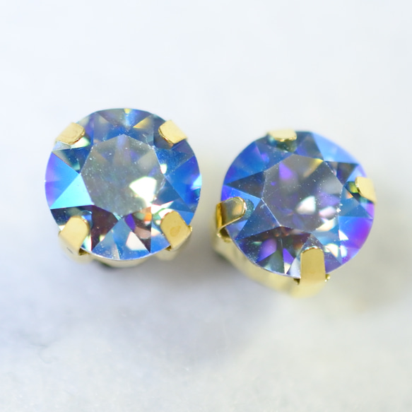施華洛世奇閃光效果水鑽耳環（8 毫米，淺藍寶石閃光，鈦金屬耳環） 第2張的照片