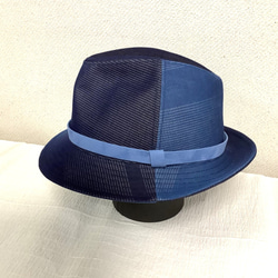 伝統織物のトップブランド塩沢織の藍染め（ぼかし染）中折帽子　Lサイズ（５９㎝） 1枚目の画像