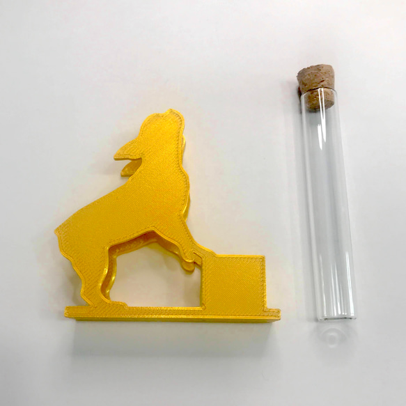 花とじゃれる犬（フレンチブルドッグ）の一輪挿し（ゴールド）　ガラス瓶　リードディフューザーとしても 6枚目の画像
