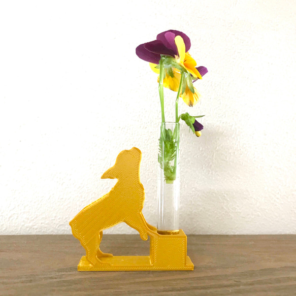 花とじゃれる犬（フレンチブルドッグ）の一輪挿し（ゴールド）　ガラス瓶　リードディフューザーとしても 1枚目の画像
