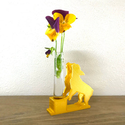 花とじゃれる犬（フレンチブルドッグ）の一輪挿し（ゴールド）　ガラス瓶　リードディフューザーとしても 4枚目の画像
